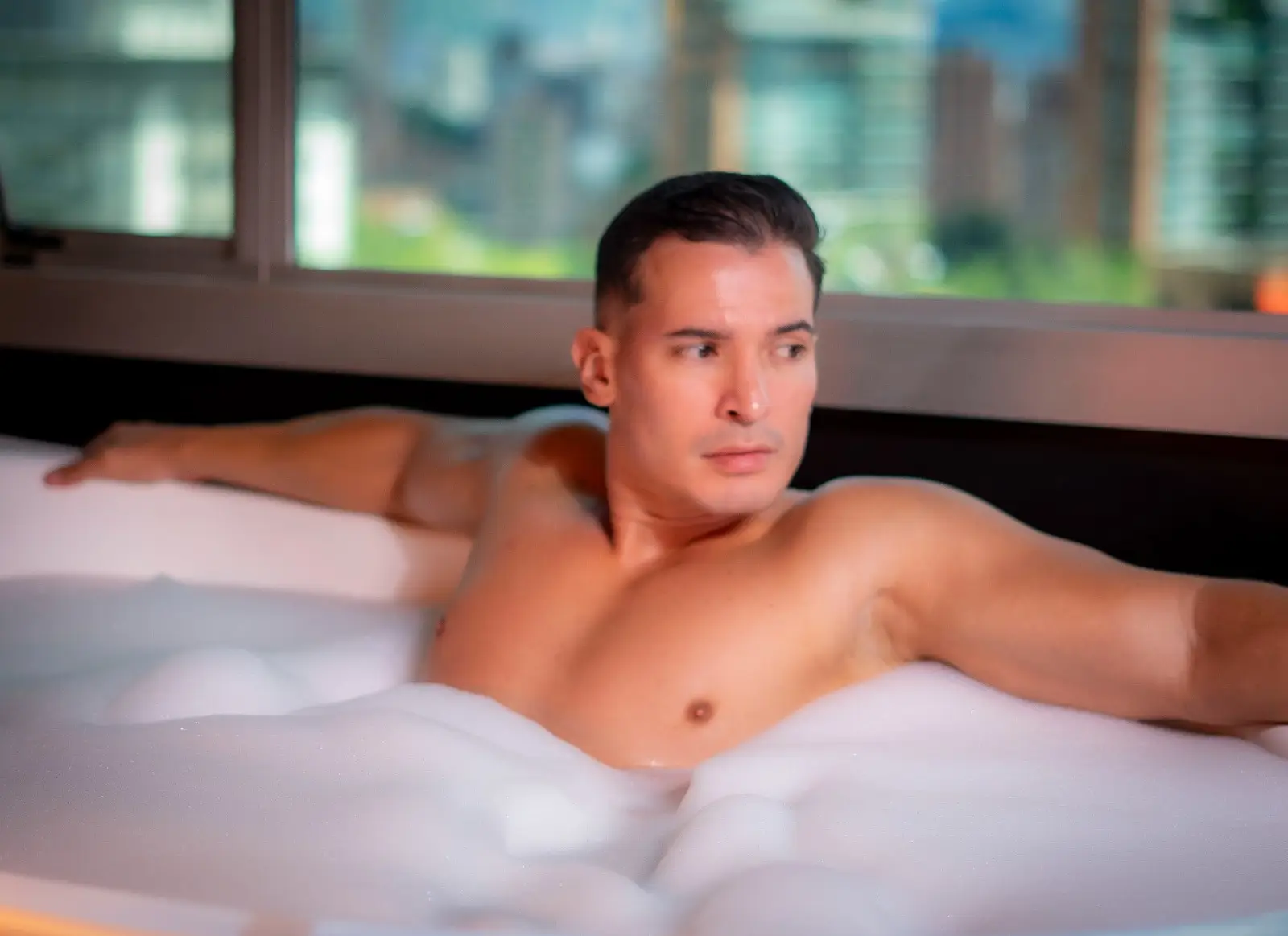 Jacuzzi with a view over El Poblado at Black Spa, a spa for men in Medellín