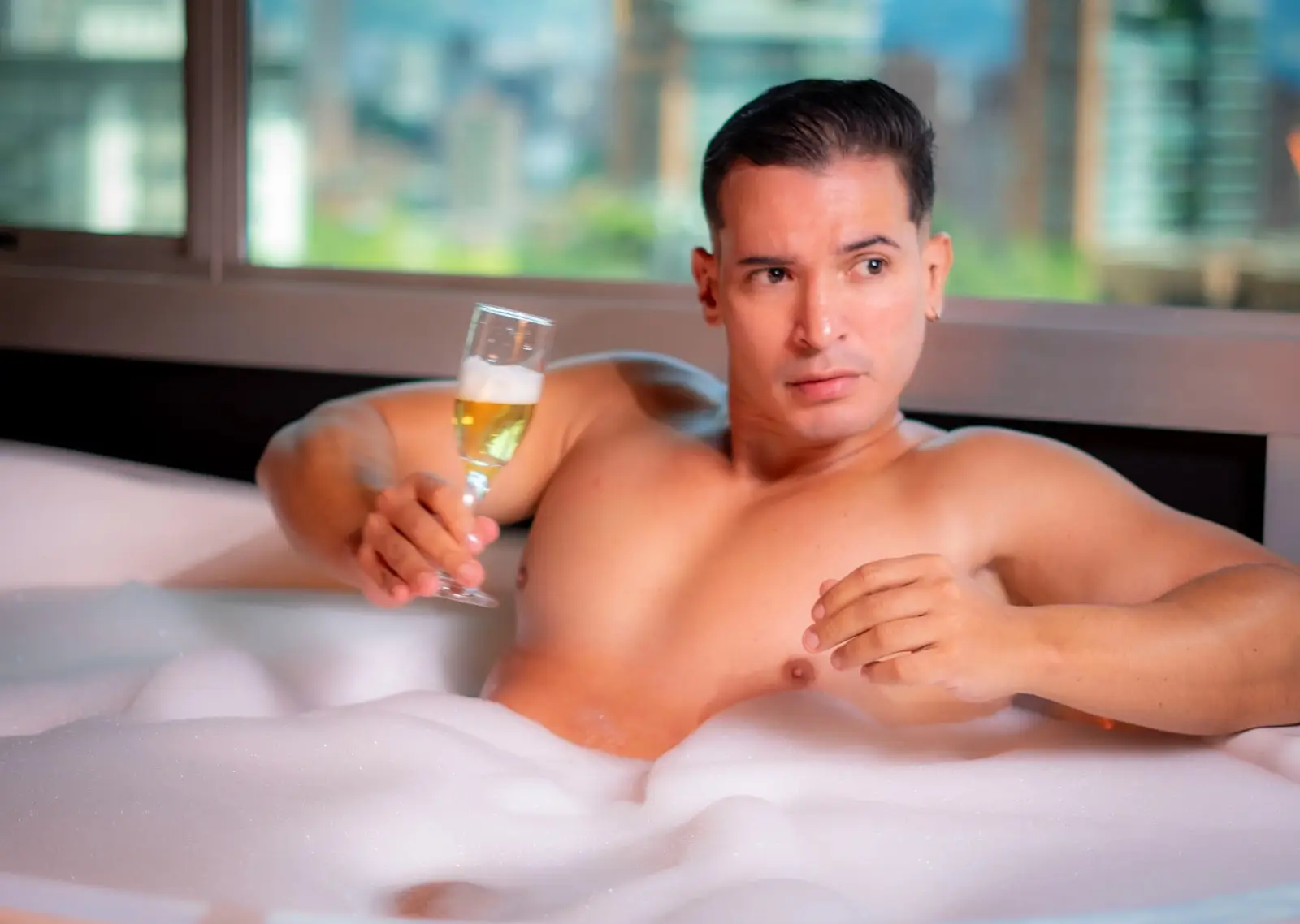 Private jacuzzi with a welcome drink at Black Spa, El Poblado, Medellín